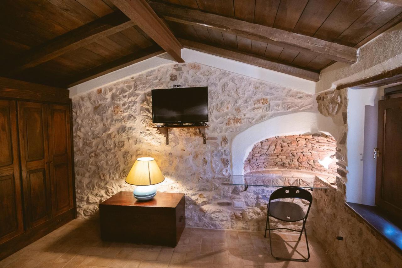 Nena Al Borgo Castello Bed & Breakfast Pico Exterior photo