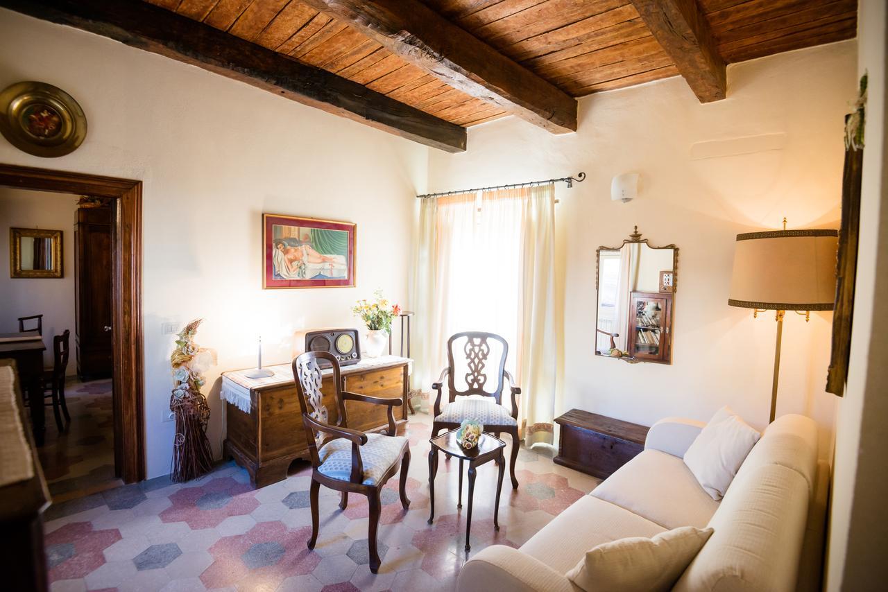 Nena Al Borgo Castello Bed & Breakfast Pico Exterior photo